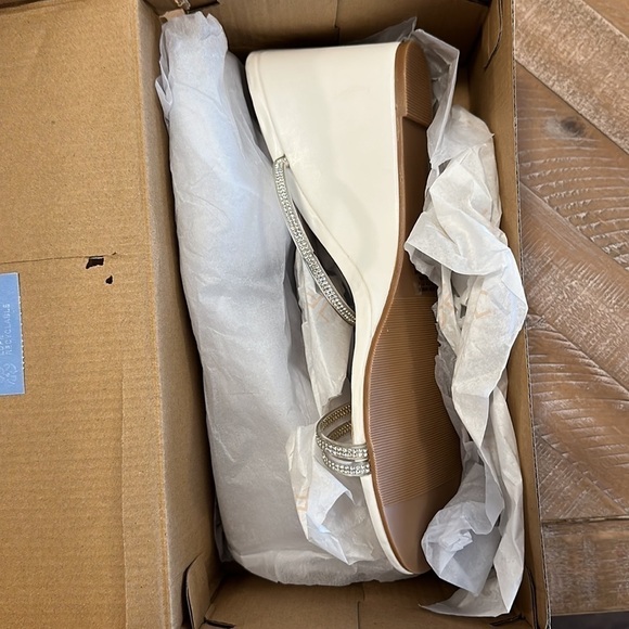 NEW Just Fab Rhinestone Perrie Minimalist White Wedge Heel Slip-on Sandal - Picture 9 of 12